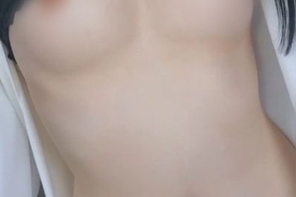 蘿莉巨乳背後的污垢女子的正面臉是美甲師的ins女子。把巨根吃得津津有味-cd1!