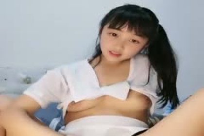 年輕小媽咪生完小孩出來掙奶粉錢了露臉嬌小可愛揉著小奶子自己摳騷穴淫水還是那麼多聽狼友指揮