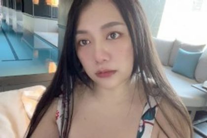 台湾SWAG美女Daisybaby 泳池把到大奶正妹！帶回房間無套顏射!