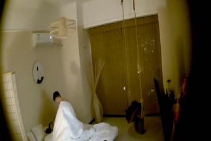 360偷拍系列-日式鞦韆房偷拍兩對情侶做愛苗條美女被男友草到嘶叫